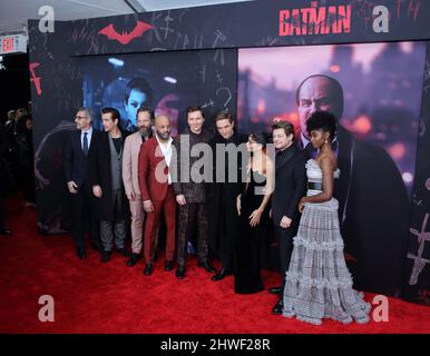 01. März 2022 - New York, New York - die Batman-Besetzung. â € œThe Batmanâ € Weltpremiere im Josie Robertson Plaza, Lincoln Center. (Bild: © J. Lingo/AdMedia über ZUMA Press Wire) Stockfoto