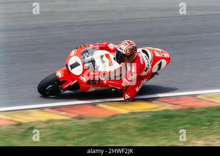 Massimiliano 'Max' Biaggi (ITA), italienischer Motorradrennfahrer, Motorrad-Weltmeisterschaft 1997, #1 Marlboro Honda NSR 250 ccm. Stockfoto