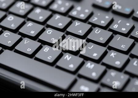 Nahaufnahme der Computertastatur. Alphabetische und japanische hiragana Tastatur eingeben. Stockfoto