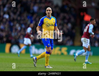 Birmingham, Großbritannien. 5.. März 2022 ; Villa Park, Birmingham, Midlands, England; Premier League Football, Aston Villa versus Southampton; Oriol Romeu of Southampton Credit: Action Plus Sports Images/Alamy Live News Stockfoto