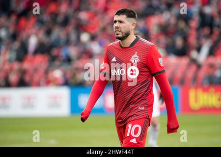 Toronto, Ontario, Kanada. 5. März 2022. Alejandro Pozuelo (10) in Aktion während des MLS-Spiels zwischen dem FC Toronto und den New York Red Bulls. Das Spiel endete 1-4 für die New Yorker Red Bulls (Bildquelle: © Angel Marchini/ZUMA Press Wire) Bildquelle: ZUMA Press, Inc./Alamy Live News Stockfoto