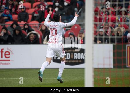 Toronto, Ontario, Kanada. 5. März 2022. Lewis Morgan (10) feiert ein Tor während des MLS-Spiels zwischen dem FC Toronto und den New York Red Bulls. Das Spiel endete 1-4 für die New Yorker Red Bulls (Bildquelle: © Angel Marchini/ZUMA Press Wire) Bildquelle: ZUMA Press, Inc./Alamy Live News Stockfoto