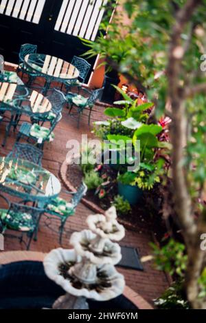 Das Meeting Street Inn Charlestown hat eine romantische Atmosphäre und eine echte Südstaaten-Gastfreundschaft, South Carolina. Stockfoto