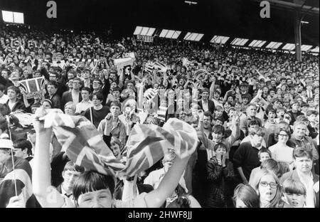 Newcastle United Homecoming nach dem Gewinn des 1969 Inter-Cities Fairs Cup mit einem Gesamtgewinn von 6-2 gegen den ungarischen Ujpest FC, Donnerstag, den 12.. Juni 1969. Unser Bild zeigt ... Fans im St James Park Stockfoto