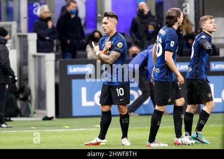 Mailand, Italien. 04. März 2022. Italien, Mailand, 4 2022. März: Lautaro Martinez (Inter-Stürmer) erzielt und feiert das 3-0-Tor bei 56' während des Fußballspiels FC INTER vs SALERNITANA, Serie A 2021-2022 day28, San Siro Stadion (Foto von Fabrizio Andrea Bertani/Pacific Press/Sipa USA) Kredit: SIPA USA/Alamy Live News Stockfoto