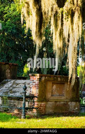 Laurel Grove North Cemetery in der weißen Hälfte eines segregierten Friedhofs in Savannah, Georgia. Stockfoto