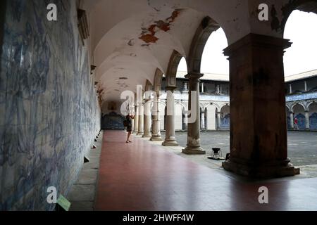 salvador, bahia, brasilien - 25. Mai 2015: Gebleichte Fliesen in der Kirche Sao Francisco in Pelourinko, dem historischen Zentrum der Stadt Salvador. Stockfoto