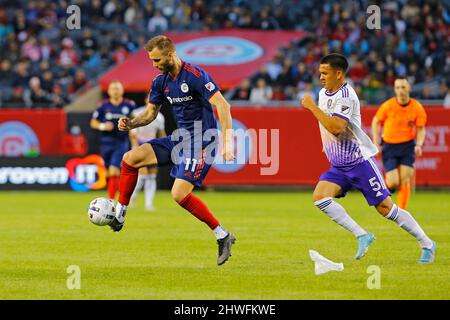 Chicago, USA, 05. März 2022. Kacper Przybylko (11) von der Major League Soccer (MLS), Chicago Fire FC, spielt den Ball gegen den Orlando City SC im Soldier Field in Chicago, IL, USA. Kredit: Tony Gadomski / All Sport Imaging / Alamy Live Nachrichten Stockfoto