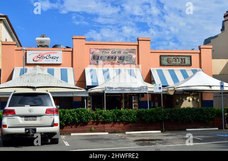 Historische Gebäude, die als Geschäfte und Restaurants in Windsor im Westen von Sydney, Australien, dienen Stockfoto