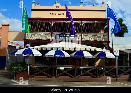 Historische Gebäude, die als Geschäfte und Restaurants in Windsor im Westen von Sydney, Australien, dienen Stockfoto