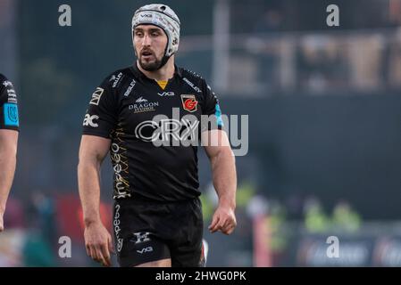 Limerick, Irland. 05. März 2022. Ollie Griffiths of Dragons während des Spiels der United Rugby Championship Round 13 zwischen Munster Rugby und Dragons am 5. März 2022 im Thomond Park in Limerick, Irland (Foto von Andrew Surma/ Quelle: SIPA USA/Alamy Live News Stockfoto