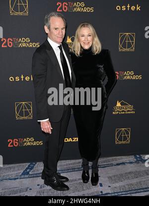 Los Angeles, USA. 05. März 2022. LOS ANGELES, USA. 05. März 2022: Bo Welch & Catherine O'Hara bei den 26.. Jährlichen Art Directors Guild Awards im Intercontinental Hotel. Bildquelle: Paul Smith/Alamy Live News Stockfoto