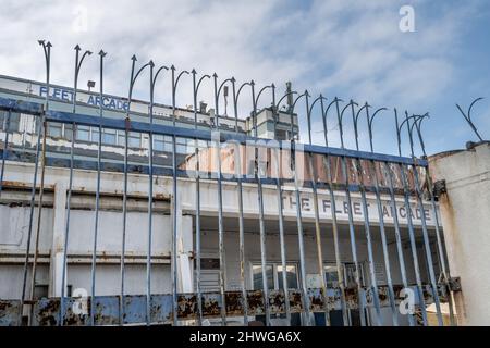 FenwickPier FleetArcade Hong Kong steht kurz vor dem Abriss Feb2022. FleetArcade am FenwickPier in Hongkong war jahrzehntelang der Dreh- und Ausweg ausländischer Marineleute. Stockfoto