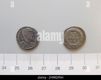 Nummus von Julian II., Caesar, Augustus. Herrscher: Julian, Kaiser von Rom, 331–363, regiert 361–63 Künstler: Unbekannt Stockfoto