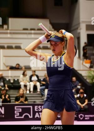 Lyon, Frankreich. 05. März 2022. Dayana Yastremska (UKR) im Einsatz gegen Sorana Cirstea (ROM) während des Halbfinales der Open 6ème Sens, Métropole de Lyon 2022, WTA 250 Tennisturnier am 5. März 2022 im Palais des Sports de Gerland in Lyon, Frankreich - Foto Patrick Cannaux / DPPI Credit: DPPI Media/Alamy Live News Stockfoto