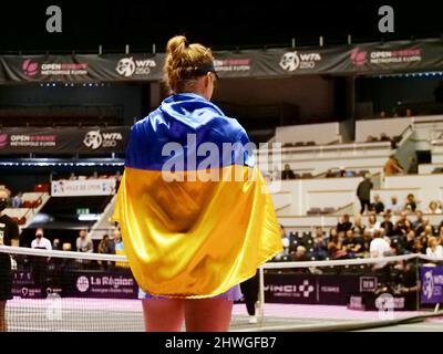 Lyon, Frankreich. 05. März 2022. Dayana Yastremska (UKR) nach dem Sieg gegen Sorana Cirstea (ROM) im Halbfinale der Open 6ème Sens, Métropole de Lyon 2022, WTA 250 Tennisturnier am 5. März 2022 im Palais des Sports de Gerland in Lyon, Frankreich - Foto Patrick Cannaux / DPPI Credit: DPPI Media/Alamy Live News Stockfoto