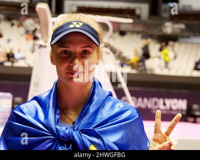 Lyon, Frankreich. 05. März 2022. Dayana Yastremska (UKR) nach dem Sieg gegen Sorana Cirstea (ROM) im Halbfinale der Open 6ème Sens, Métropole de Lyon 2022, WTA 250 Tennisturnier am 5. März 2022 im Palais des Sports de Gerland in Lyon, Frankreich - Foto Patrick Cannaux / DPPI Credit: DPPI Media/Alamy Live News Stockfoto