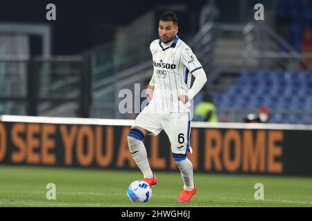 Der argentinische Verteidiger von Atalanta, Jose Luis Palomino, kontrolliert den Ball während des Fußballspiels der Serie A zwischen AS Roma und Atalanta im Olimpico-Stadion in Rom, im Zentrum Italiens, am 05. März 2022. Stockfoto