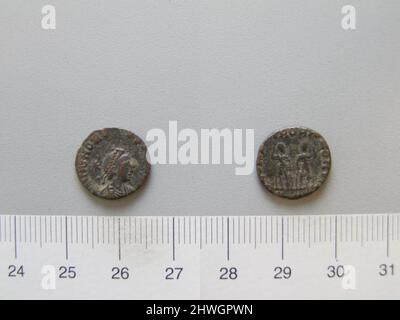 1 Nummus von Honorius, Flavius, Kaiser von Rom aus Unbekannt . Herrscher: Honorius, Flavius, Kaiser von Rom, 384–423 n. Chr., regiert 393–423 Künstler: Unbekannt Stockfoto