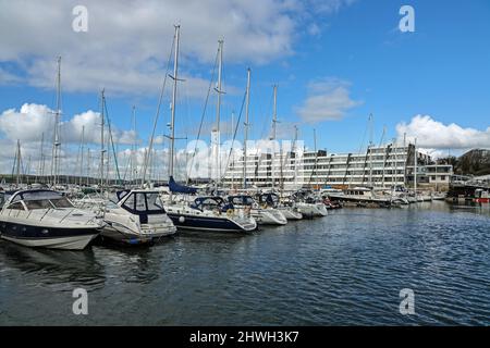 Mayflower Marina, Richmond Walk, Devonport, Plymouth vom Stonehouse Pool. Marina und Apartments. Stockfoto