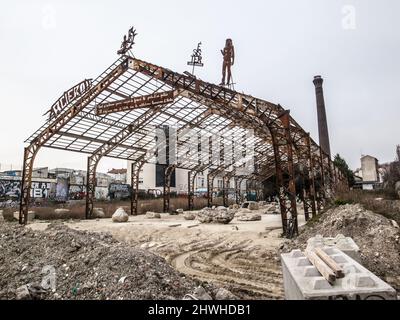 ALTE FABRIK IM ABRISS - MONTREUIL PARIS FRANKREICH - FRANZÖSISCHER JAHRGANG - INDUSTRIEVERGANGENHEIT - FARBBILD © FRÉDÉRIC BEAUMONT Stockfoto