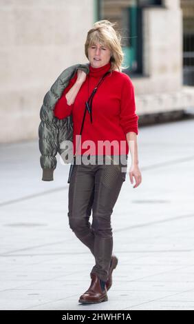 London, England, Großbritannien. 6. März 2022. RACHEL JOHNSON, die Schwester des britischen Premierministers Boris Johnson, wird vor der BBC gesehen. (Bild: © Tayfun Salci/ZUMA Press Wire) Bild: ZUMA Press, Inc./Alamy Live News Stockfoto