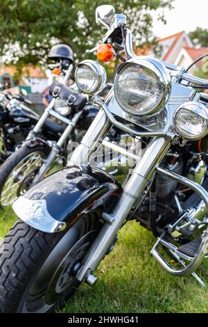 Woodbridge Suffolk UK August 14 2021: Ein klassisches 1992 Harley-Davidson FLSTF Motorrad, das bei einem Motorradtreffen ausgestellt wird Stockfoto