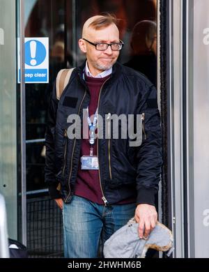 London, Großbritannien. 6. März 2022. Vitaly Shevchenko, Senior Journalist, in den BBC Studios. Kredit: Mark Thomas/Alamy Live Nachrichten Stockfoto