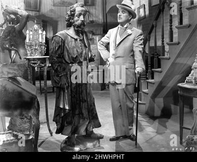 CHARLIE / CHARLES CHAPLIN in MONSIEUR VERDOUX 1947 Regisseur / Produzent CHARLES CHAPLIN Originalgeschichte geschrieben von Charles Chaplin nach einer Idee von Orson Welles Musik Charles Chaplin Garderobe Drew Tetrick Charles Chaplin Productions / United Artists Stockfoto