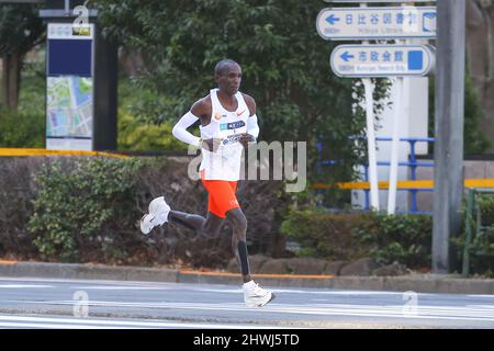 Tokio, Japan. 06. März 2022. Der Tokio-Marathon 2021 wird ausgetragen. Sieger des Einladungsrennens der Männer, Kenianer Eliud Kipchoge. Am 6. März 2022 in Tokio, Japan. (Foto von Kazuki Oishi/Sipa USA) Quelle: SIPA USA/Alamy Live News Stockfoto