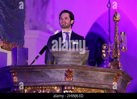 Prinz Carl Philip von Schweden sprach von der Kanzel während der Einweihungszeremonie des Vasaloppets in der Mora-Kirche. Das Langlaufrennen Vasaloppet wird 100 Jahre alt. Mit ihm waren seine Frau Prinzessin Sofia und sein Sohn Prinz Alexander als Unterstützung. Mora, Schweden, am 04. März 2022. Foto: Patrik C Österberg/Stella Picturs /ABACAPRESS.COM Stockfoto