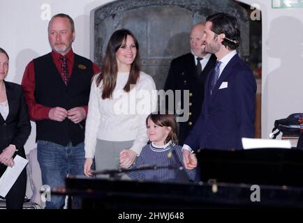 Prinz Carl Philip von Schweden sprach von der Kanzel während der Einweihungszeremonie des Vasaloppets in der Mora-Kirche. Das Langlaufrennen Vasaloppet wird 100 Jahre alt. Mit ihm waren seine Frau Prinzessin Sofia und sein Sohn Prinz Alexander als Unterstützung. Mora, Schweden, am 04. März 2022. Foto: Patrik C Österberg/Stella Picturs /ABACAPRESS.COM Stockfoto