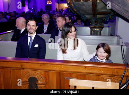 Prinz Carl Philip von Schweden sprach von der Kanzel während der Einweihungszeremonie des Vasaloppets in der Mora-Kirche. Das Langlaufrennen Vasaloppet wird 100 Jahre alt. Mit ihm waren seine Frau Prinzessin Sofia und sein Sohn Prinz Alexander als Unterstützung. Mora, Schweden, am 04. März 2022. Foto: Patrik C Österberg/Stella Picturs /ABACAPRESS.COM Stockfoto