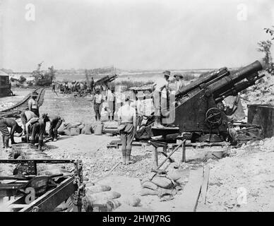 Australische Batterie von 9,2 Zoll Mark I Haubitzen in Aktion, Fricourt während der Schlacht an der Somme. Stockfoto