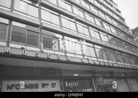 Außenansicht der Moskauer Narodny Bank in London September 1971. Eine Reihe sowjetischer Bürger, die bei der Bank arbeiten, wurden gebeten, das Land zu verlassen (erklärte sie als „persona non grata“, als die neue Tory-Regierung unter Edward Heath beschloss, sich wegen der Bedenken hinsichtlich des Ausmaßes der sowjetischen Geheimdienstaktivitäten in Großbritannien hart zu machen. Insgesamt wurden im Jahr 1971 105 sowjetische Bürger ausgewiesen, die bekannt oder verdächtigt wurden, an Geheimdienstaktivitäten beteiligt zu sein. Stockfoto