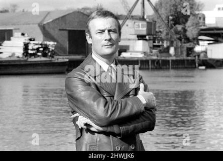 Edward Woodward Schauspieler, der die Rolle von David Callan in ITVs Fernsehsendung 'Callan' spielt, abgebildet in Kingston, Surrey. Oktober 1971. Stockfoto