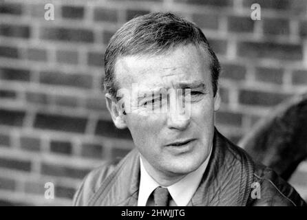 Edward Woodward Schauspieler, der die Rolle von David Callan in ITVs Fernsehsendung 'Callan' spielt, abgebildet in Kingston, Surrey. Oktober 1971. Stockfoto