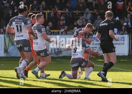 Castleford, Großbritannien. 06. März 2022. Danny Houghton #9 von Hull FC feiert seinen Versuch in Castleford, Großbritannien am 3/6/2022. (Foto von James Heaton/News Images/Sipa USA) Quelle: SIPA USA/Alamy Live News Stockfoto