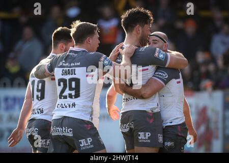 Danny Houghton #9 von Hull FC feiert seinen Versuch Stockfoto