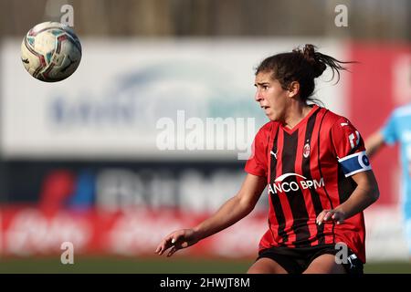 Mailand, Italien. 06. März 2022. Valentina Bergamaschi (AC Mailand) schaut den Ball beim AC Mailand gegen Napoli Femminile, Italienischer Fußball Serie A Frauenspiel in Mailand, Italien, 06 2022. März Quelle: Independent Photo Agency/Alamy Live News Stockfoto