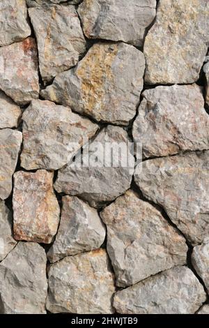 Große Granitwand hellgrau und hellbraun Stockfoto