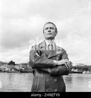 Edward Woodward Schauspieler, der die Rolle von David Callan in ITVs Fernsehsendung 'Callan' spielt, abgebildet in Kingston, Surrey. Oktober 1971. Stockfoto