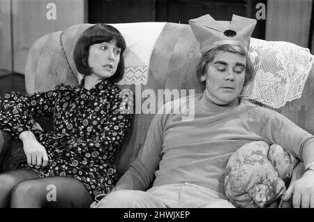 Proben für ein Weihnachts-Special von „Till Death US do Part“. Im Bild Una Stubbs als Rita und Antony Booth als Mike Rawlins. 11.. Dezember 1972. Stockfoto