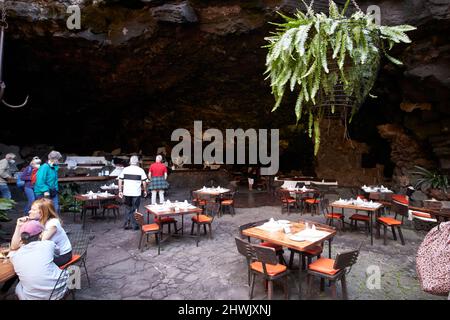 Café-Bar in jameo chico vulkanischen Tunnel jameos del agua lanzarote, kanarische Inseln, spanien Stockfoto