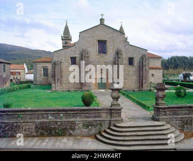 FACHADA DE LA IGLESIA ARCIPRESTAL DEL S XVIII- CONSERVA LA PORTADA DEL S XII Y LAS TORRES DEL S XVI - FOTO AÑOS 00 SIGLO XXI. AUTOR: GARCIA COTOBADE PEDRO. Lage: MARIENKIRCHE. Padrón. A CORUÑA. SPANIEN. Stockfoto