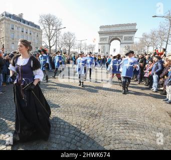 2000 SCHAFE AUF DEN CHAMPS ELYSEES Stockfoto