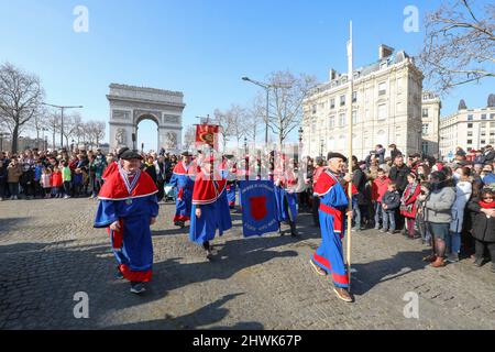 2000 SCHAFE AUF DEN CHAMPS ELYSEES Stockfoto