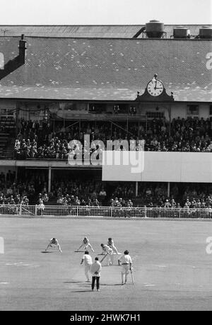 Das letzte Spiel der ersten Klasse findet in der Bramall Lane, Sheffield, statt. Das County Championship-Spiel zwischen dem Heimteam Yorkshire und Lancashire endete in einem Unentschieden. Allgemeine Ansicht der Aktion während des Spiels. 7.. August 1973. Stockfoto