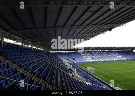 Allgemeiner Blick vom Stadioninneren vor dem Spiel der Barclays FA Women's Super League im Select Car Leasing Stadium, Reading. Bilddatum: Sonntag, 6. März 2022. Stockfoto