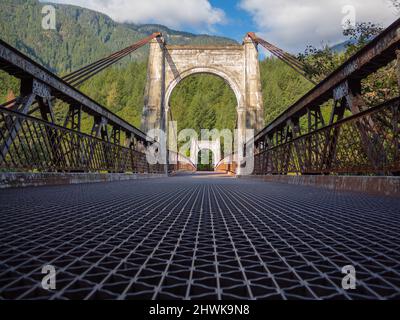 Historische Brücke Alexandra Trans Canada Highway BC. Die Alexandra Bridge über den Fraser River in der Nähe von Boston Bar British Columbia, Kanada-September Stockfoto